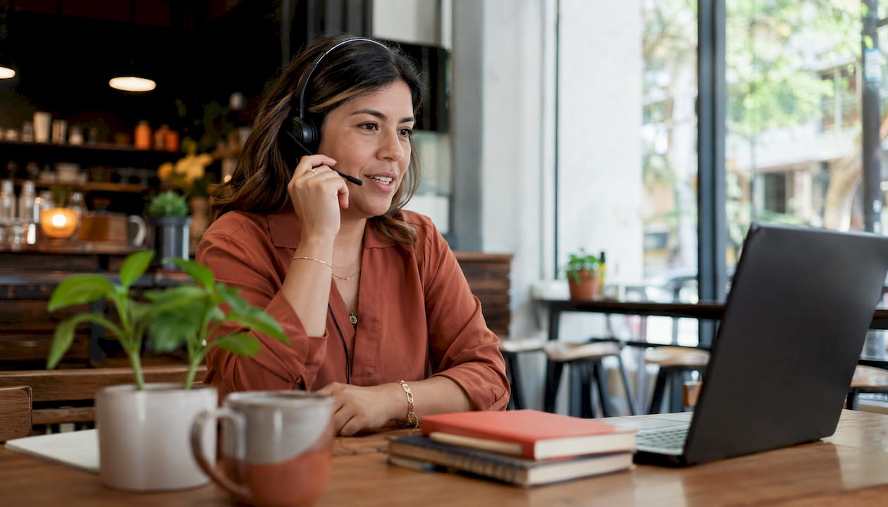 Hispanic woman bilingual support agent at desk