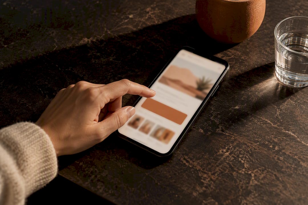 Hand reviewing Spanish call to action interface