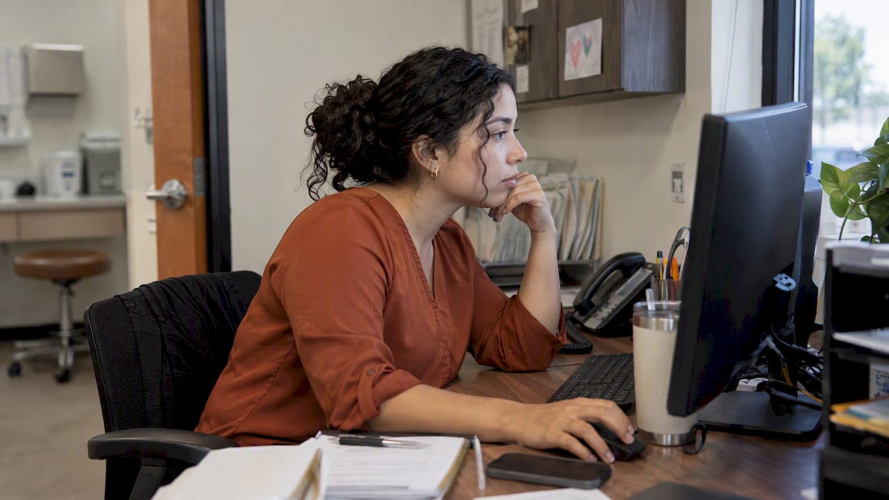 Clinic coordinator comparing healthcare search queries