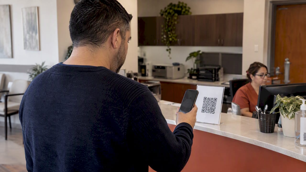 Patient scans clinic QR code to opt in